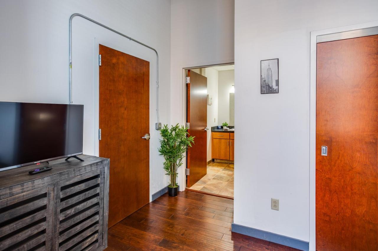 Ny Style Centric Loft With King Bed By Park Ave Lejlighed Rochester Eksteriør billede
